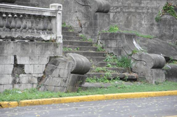A antiga Catedral de Manágua, semi-destruída pelo grande terremoto de 1972 em Manágua, capital da Nicarágua